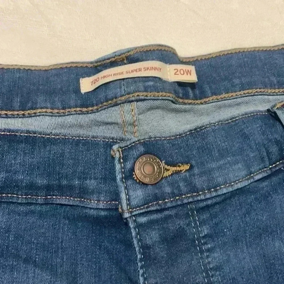 Levi’s - Picture 2 of 5